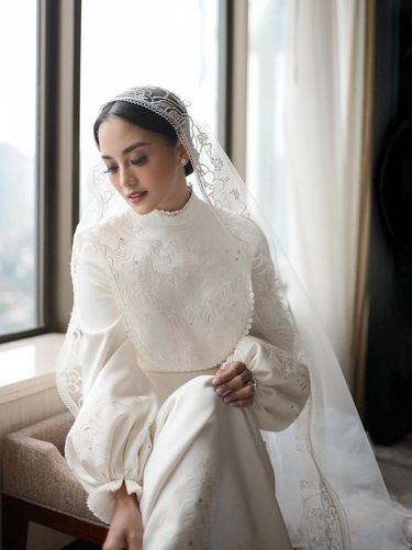 Gaun Bertabur Payet dan Glitter yang Mewah